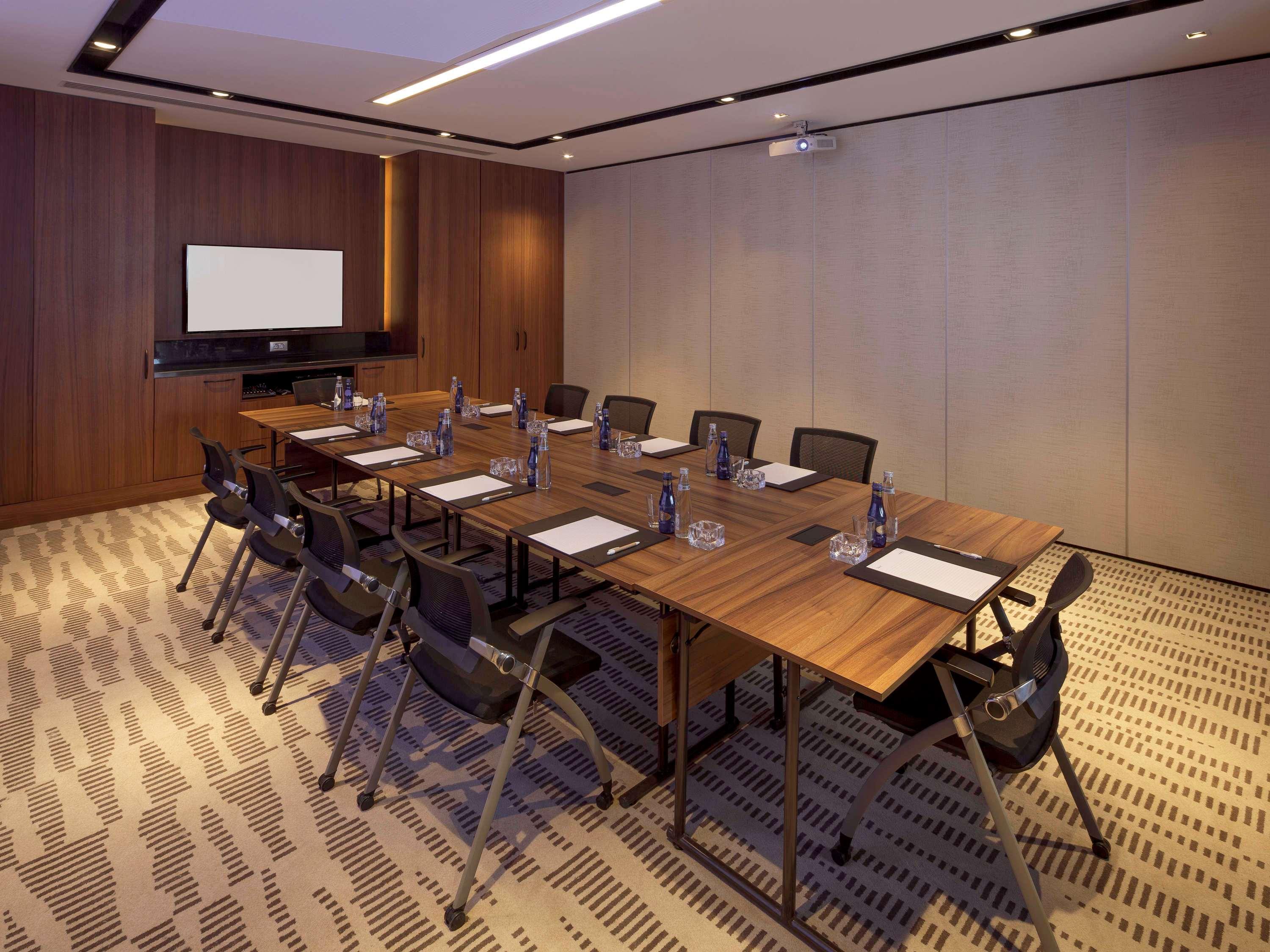 Moevenpick Istanbul Hotel Golden Horn Exterior foto Meeting room