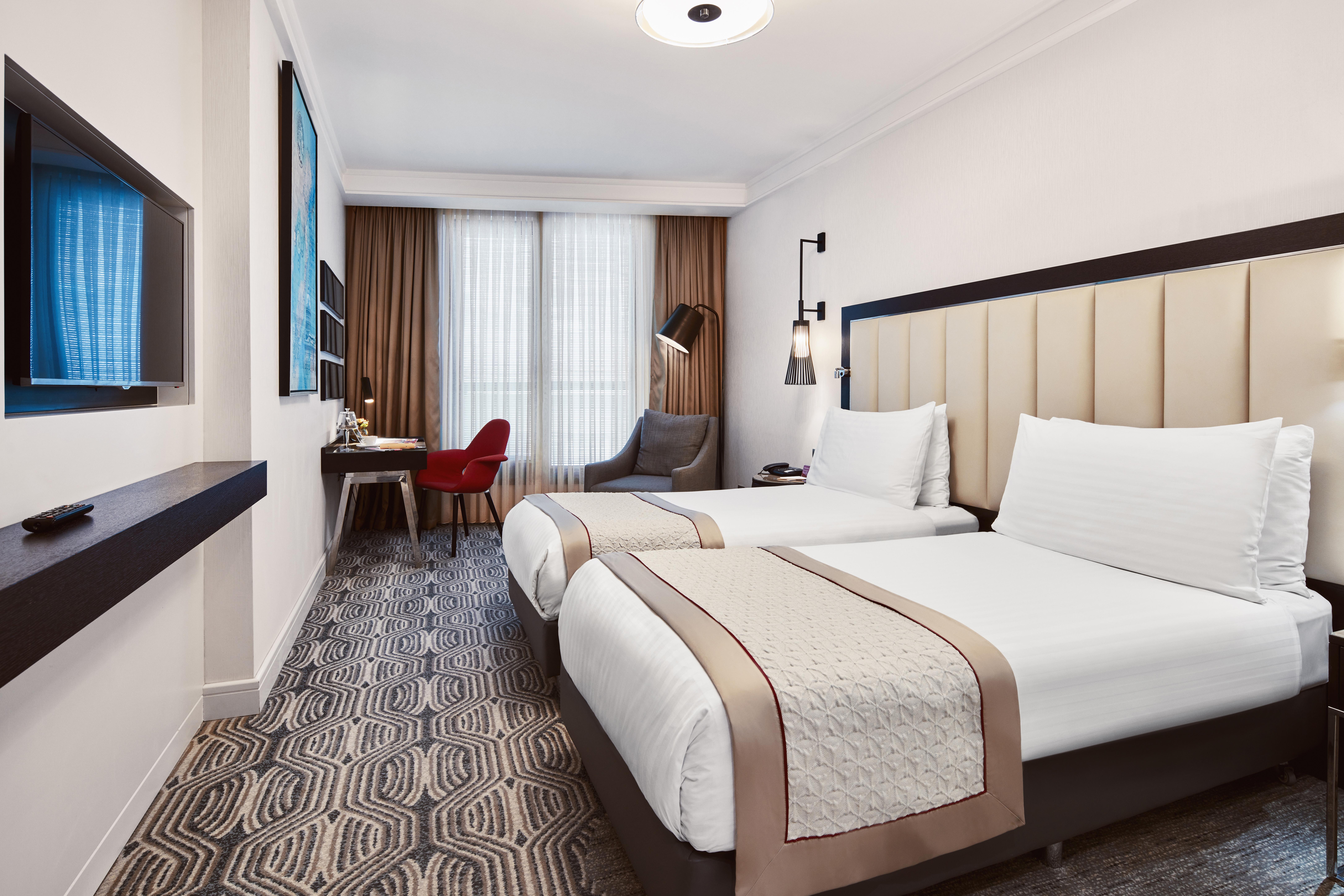 Moevenpick Istanbul Hotel Golden Horn Exterior foto A room at the hotel