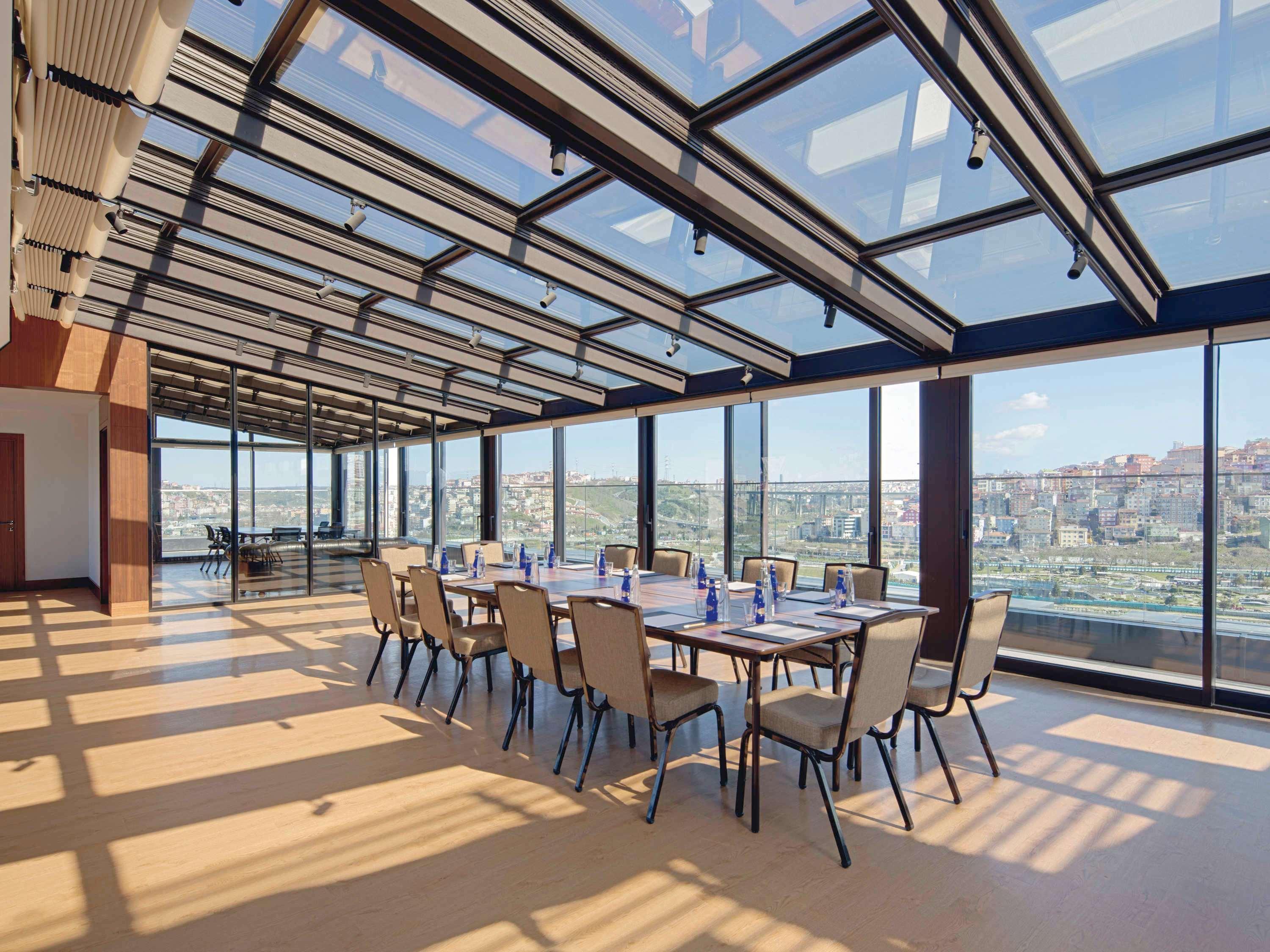 Moevenpick Istanbul Hotel Golden Horn Exterior foto The Skylight