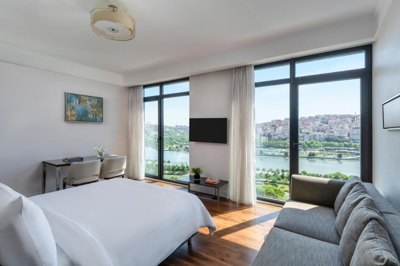 Moevenpick Istanbul Hotel Golden Horn Exterior foto A guest room at the hotel