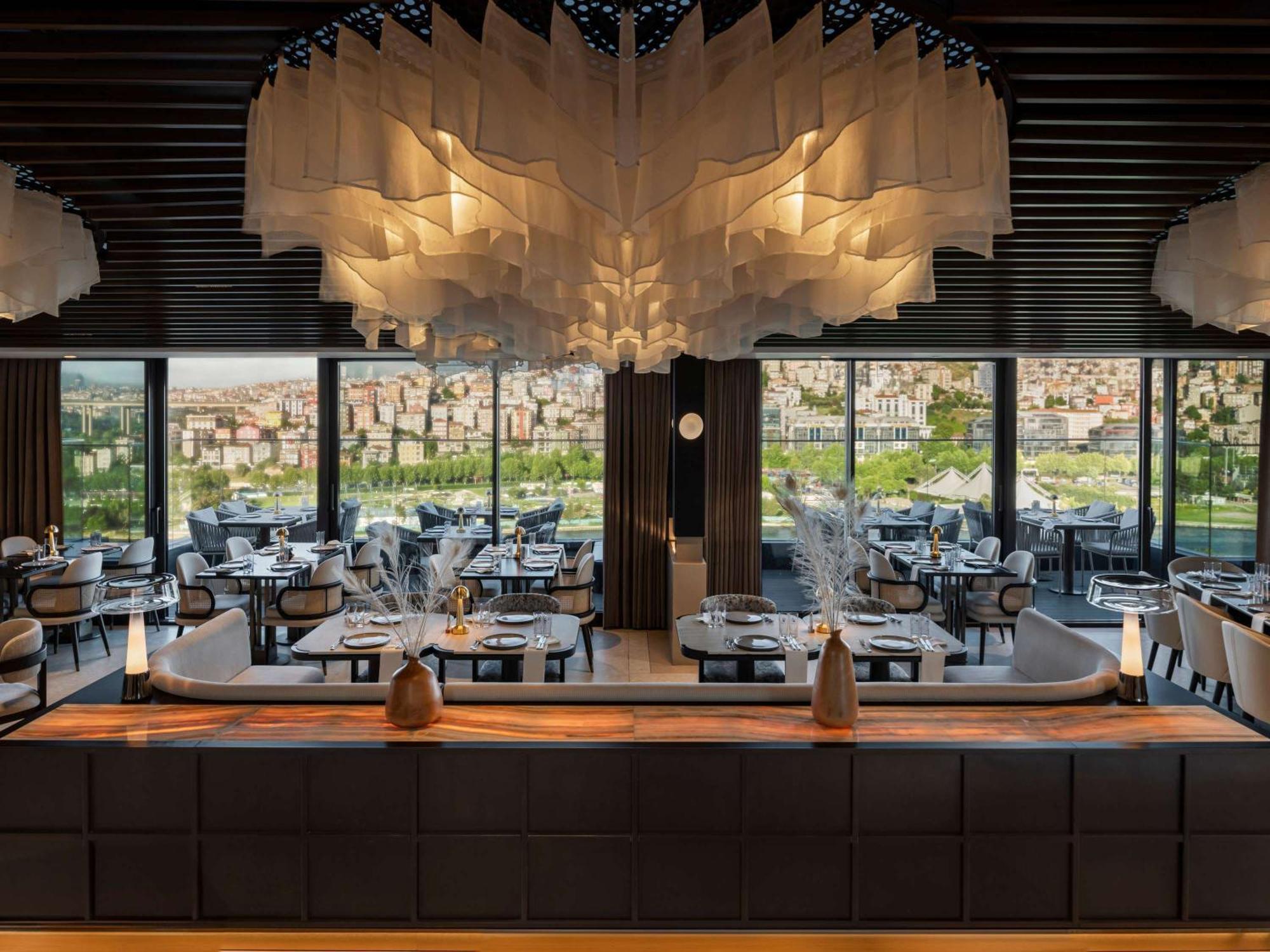 Moevenpick Istanbul Hotel Golden Horn Exterior foto Restaurant
