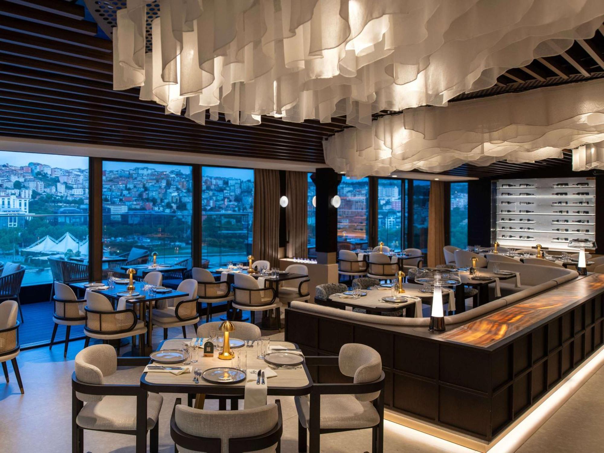 Moevenpick Istanbul Hotel Golden Horn Exterior foto The restaurant